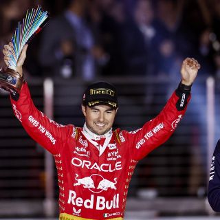 Checo Pérez sube al podio en Las Vegas y es subcampeón del mundo