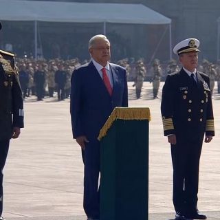 López Obrador encabeza su último desfile por el aniversario de la Revolución Mexicana