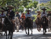 Cientos de tapatíos acudieron a las celebraciones del 20 de Noviembre. EL INFORMADOR/ H. Figueroa