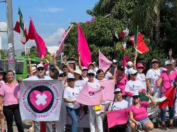 La pega de calcas fue realizada por organizaciones de apoyo para la abanderada del Frente Amplio por México, llamadas XochiLovers. ESPECIAL/ Frente Amplio de México.