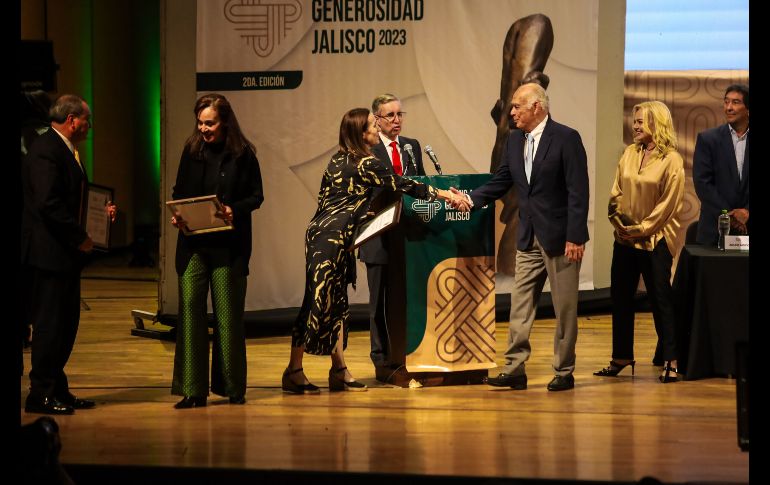 Este martes fue entregado, en su segunda edición, el Premio a la Generosidad Jalisco, impulsado por el Banco de Alimentos de Guadalajara en coordinación con la Secretaría del Sistema de Asistencia Social. EL INFORMADOR / A. Navarro