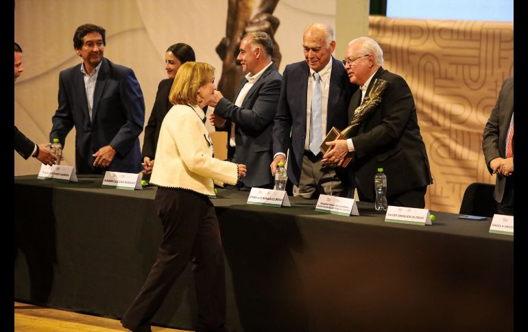 Este martes fue entregado, en su segunda edición, el Premio a la Generosidad Jalisco, impulsado por el Banco de Alimentos de Guadalajara en coordinación con la Secretaría del Sistema de Asistencia Social. EL INFORMADOR / A. Navarro