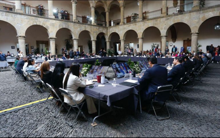 El día de ayer se llevó a cabo la glosa del V Informe de Gobierno, la cual tuvo como sede el Congreso de Jalisco. TWITTER/ @LegislativoJal
