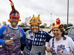 Una de las tradiciones más populares entre los ciudadanos de EU que hoy celebran el Thanksgiving, es la de disfrutar de un buen partido de NFL.  AFP / ARCHIVO