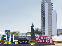 Toda Guadalajara se llena de literatura durante la FIL; en la imagen, el monumento La Minerva. EFE