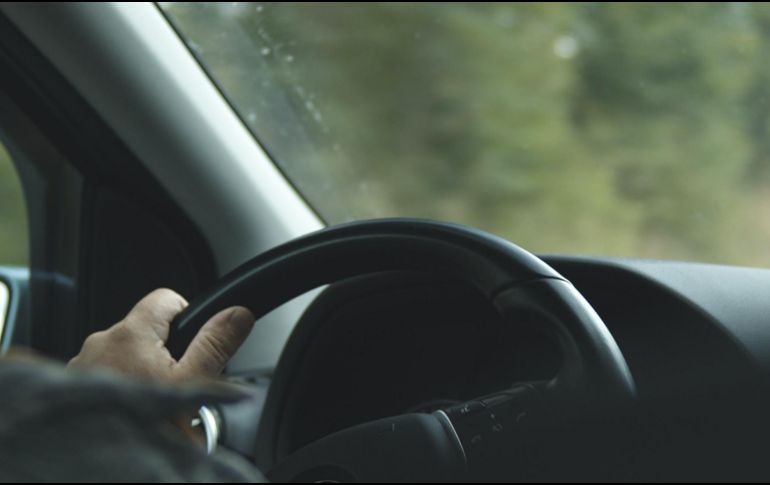 Existe un método que permite determinar cuándo es el momento de que un adulto mayor deje de conducir. ESPECIAL / Foto de Jakub Micuch en Unsplash
