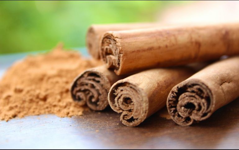 La canela, integrada en una dieta equilibrada y un estilo de vida saludable, puede aportar beneficios significativos para la salud. ESPECIAL / Foto de Rens D en Unsplash