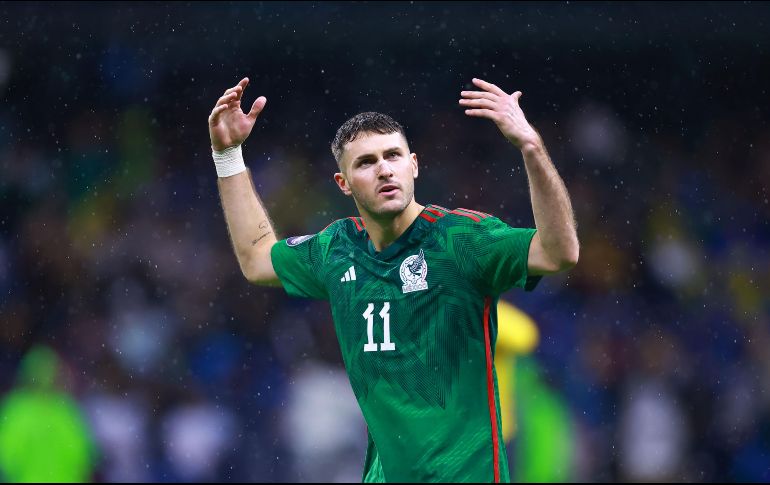 David Faitelson criticó a Giménez por no mantener el mismo nivel que tiene en su club cuando porta la camiseta tricolor. IMAGO7.