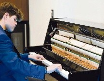 Ricky Lúa. El pianista también se desempeña como compositor. ESPECIAL