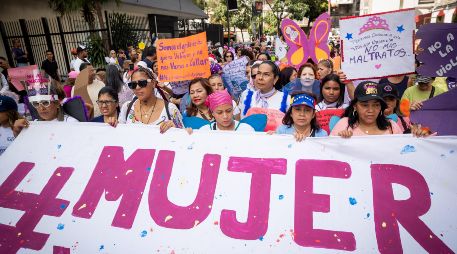 Mujeres conmemoran el Día Internacional de la Erradicación de la Violencia Contra la Mujer. EFE/R. Peña