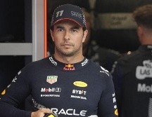 “Checo” terminó segundo en Yas Marina, sin embargo tuvo que conformarse con el cuarto lugar en la carrera. AP / ARCHIVO