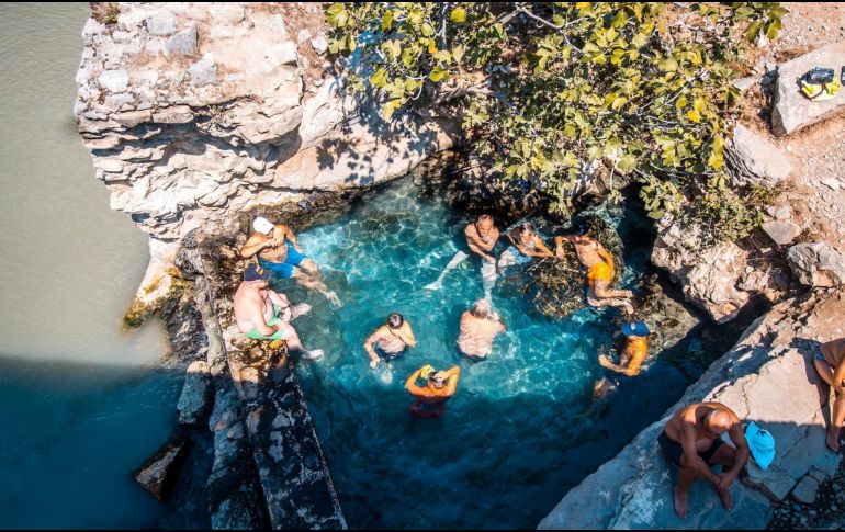 Si estás buscando un lugar para relajarte, ve a las aguas termales de San Miguel de Allende. Imagen de Unsplash.
