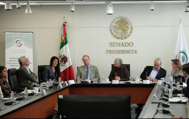 Previamente, el senador Germán Martínez, del Grupo Plural, solicitó una moción para debatir primero la elegibilidad de las aspirantes. SUN / F. ROJAS