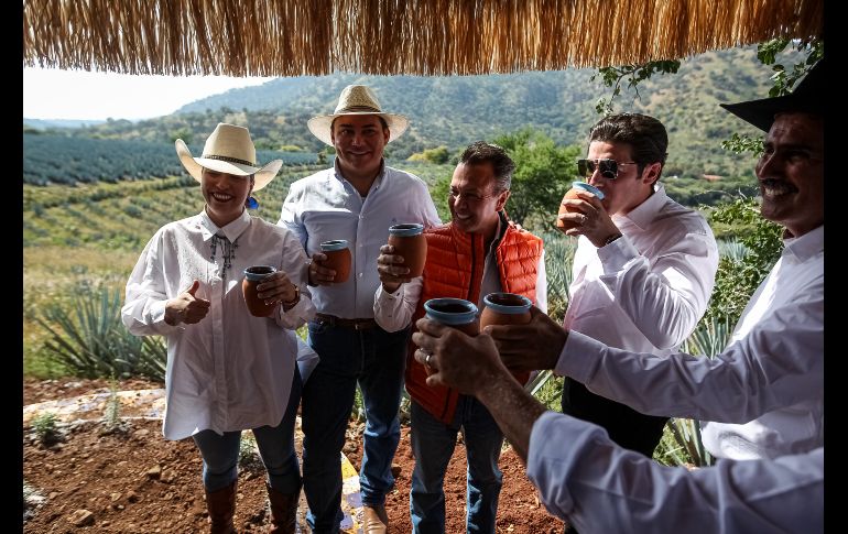 Samuel aseguró que es un asociado del tequila y de llegar a la presidencia realizará acciones en favor de esta agroindustria. EL INFORMADOR / H. Figueroa