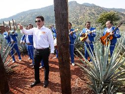 Samuel aseguró que es un asociado del tequila y de llegar a la presidencia realizará acciones en favor de esta agroindustria. EL INFORMADOR / H. Figueroa