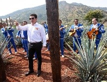 Samuel aseguró que es un asociado del tequila y de llegar a la presidencia realizará acciones en favor de esta agroindustria. EL INFORMADOR / H. Figueroa