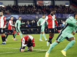 El centrodelantero mexicano terminó anotando un gol en propia puerta. EFE/ S. DER WAL