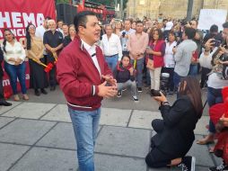 Cientos de vecinos de Chapalita, Oblatos, El Zalate, Miravalle, San Onofre, Santa Cecilia, San Joaquín, entre otras, acudieron con chipotes chillones para apoyar el destape de Martínez. EL INFORMADOR / J. Díaz