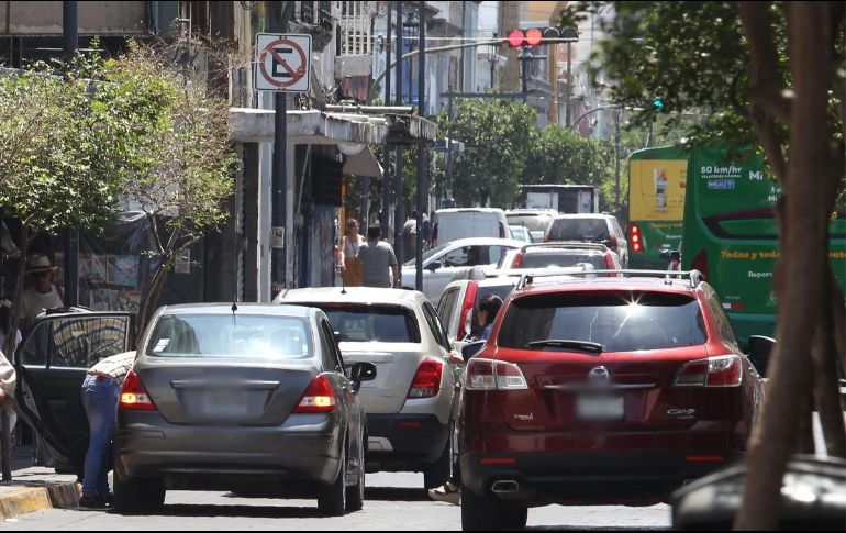 Circular sin seguro puede terminar en una infracción, sobre todo cuando se tiene un incidente en el que termina dañado el auto propio o se dejan daños en terceros. EL INFORMADOR / ARCHIVO