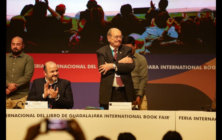 Durante su discurso de agradecimiento, Murià resaltó que el libro, en un sentido o en otro, “ha sido la vocación principal de mi vida” y que por ello la gran satisfacción que siente al recibir de la Universidad de Guadalajara y de la FIL este importante reconocimiento. EL INFORMADOR / A. Navarro