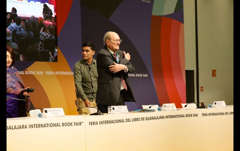 Durante su discurso de agradecimiento, Murià resaltó que el libro, en un sentido o en otro, “ha sido la vocación principal de mi vida” y que por ello la gran satisfacción que siente al recibir de la Universidad de Guadalajara y de la FIL este importante reconocimiento. EL INFORMADOR / A. Navarro