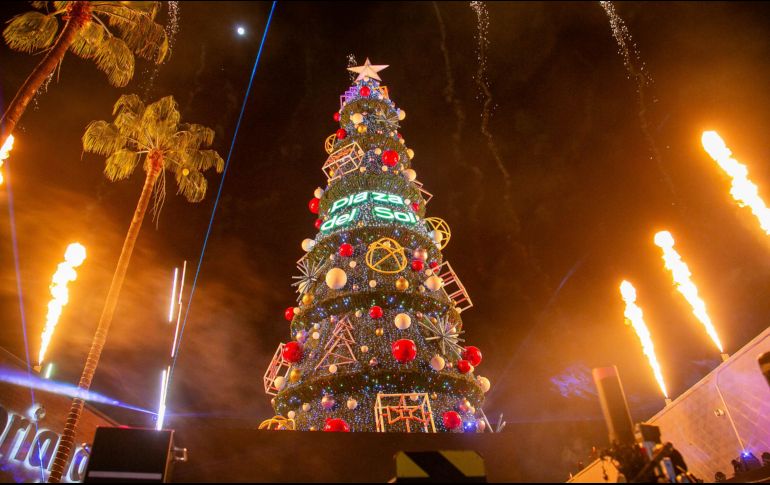 Encendido del árbol de Navidad en Plaza del Sol. GENTE BIEN JALISCO/ Jorge Soltero