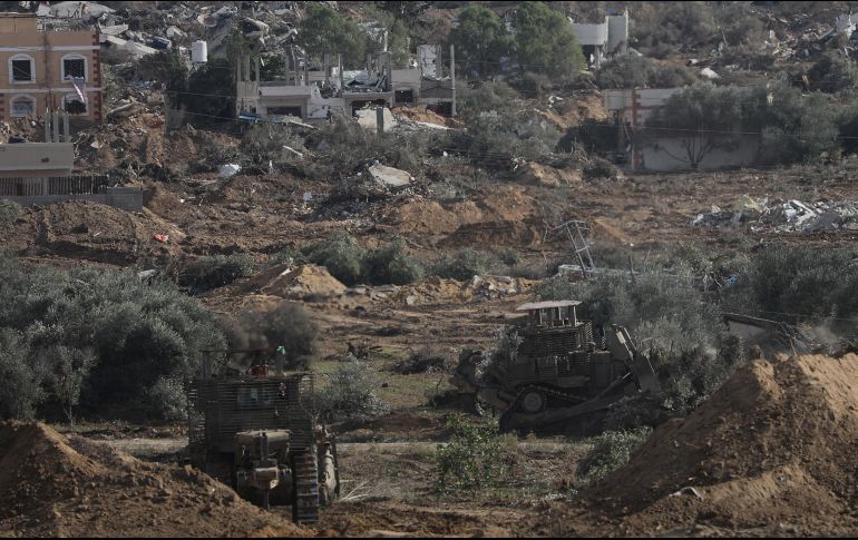 Hasta ahora habían sido entregados 81 cautivos en Gaza -al menos 61 israelíes y 20 extranjeros- en virtud del acuerdo de intercambio de cautivos israelíes en Gaza por presos palestinos, mujeres y niños por ambas partes. EFE / M. Saber