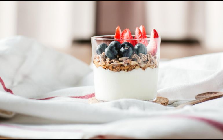 La Profeco mide el contenido de proteínas, microorganismos, edulcorantes, azúcares, grasas, carbohidratos, aporte calórico, componentes y etiquetado. ESPECIAL / Foto de Tanaphong Toochinda en Unsplash