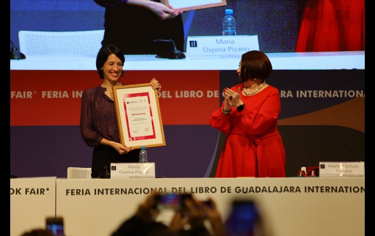 Ospina Pizano hizo homenaje a quien otorga el nombre del premio, al señalar que Sor Juana Inés de la Cruz, ha sido su maestra desde hace muchos años y que la ha influenciado en las clases que brinda en la universidad en la que labora. EL INFORMADOR / A. Navarro