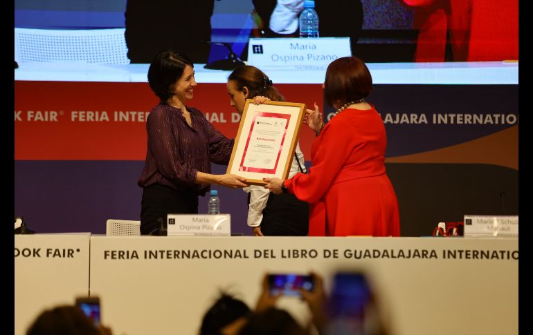 Ospina Pizano hizo homenaje a quien otorga el nombre del premio, al señalar que Sor Juana Inés de la Cruz, ha sido su maestra desde hace muchos años y que la ha influenciado en las clases que brinda en la universidad en la que labora. EL INFORMADOR / A. Navarro