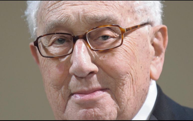 Le sobreviven al Dr. Kissinger su esposa durante casi 50 años, Nancy Maginnes Kissinger, dos hijos de su primer matrimonio, David y Elizabeth, y cinco nietos. EFE