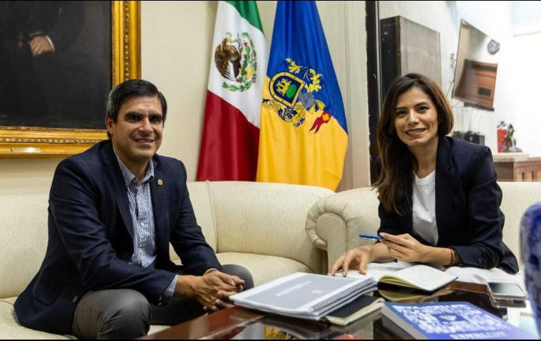 Raúl Uranga Lamadrid y Verónica Delgadillo en mesa de diálogo. ESPECIAL