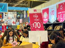 Luis Enrique González, quien labora en el stand de Cita a Ciegas, explica que éste es un concepto innovador con el que se busca fomentar la lectura “y cambiar un poco la forma en la que la gente compra libros. EL INFORMADOR / A. Navarro