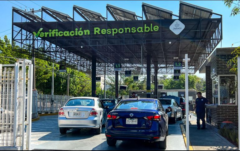 Durante la inspección, se evalúa la emisión de gases contaminantes, lo que contribuye a la protección del aire y la calidad del medio ambiente. EL INFORMADOR / ARCHIVO