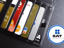 Conocer en qué casos puede interferir el SAT respecto al dinero en tu tarjeta de débito. CANVA