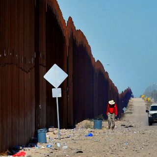 Tras masiva llegada de migrantes, Estados Unidos cerrará paso fronterizo de Arizona