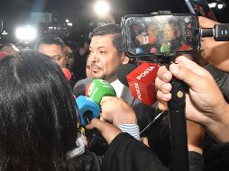 Luis Enrique Orozco, que la madrugada de este sábado tomó protesta como gobernador interino de Nuevo León, aseguró que continuará en ese cargo mientras no reciba una orden de una autoridad competente. SUN / E. Vásquez