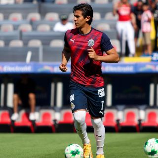 JJ Macías, concentrado con Chivas