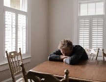 No todo es fiesta y felicidad en la temporada decembrina, esta afectación psicológica se presenta con cierta frecuencia.ESPECIAL / Pexels Andrew Neel