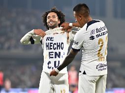 Huerta se levantó el jersey de Pumas y debajo traía una camiseta blanca con la leyenda “re hecho en CU”. IMAGO7.