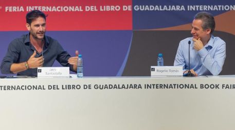 ¿Por qué estudiar lo diminuto? Con Javier Santaolalla y Rogelio Tomás. Imagen de la Universidad de Guadalajara.