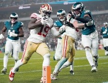 Deebo Samuel (#19) tuvo una actuación de tres anotaciones frente a los Eagles. AP