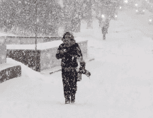 Las nevadas que comenzaron este domingo y continuaron durante la noche han añadido 23 centímetros adicionales. Agencia de Noticias de Moscú vía AP / D. Voronin