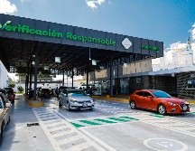 Durante la inspección, se evalúan las emisiones de gases contaminantes, lo que contribuye a preservar la calidad del aire y el medio ambiente. EL INFORMADOR / ARCHIVO