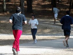 Es necesario proteger el cuerpo de las bajas temperaturas, especialmente pies, manos y cabeza. EL INFORMADOR/Archivo