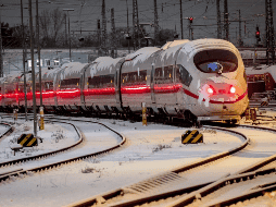 Otras dos personas perdieron la vida en una colisión entre un auto y un camión articulado en la autopista A8 en la Alta Baviera. AP /  M. Probst