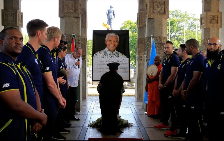 Además, a través de la red social X los usuarios pudieron recordar su figura a través de la difusión de la etiqueta #Mandela10. AP / ARCHIVO