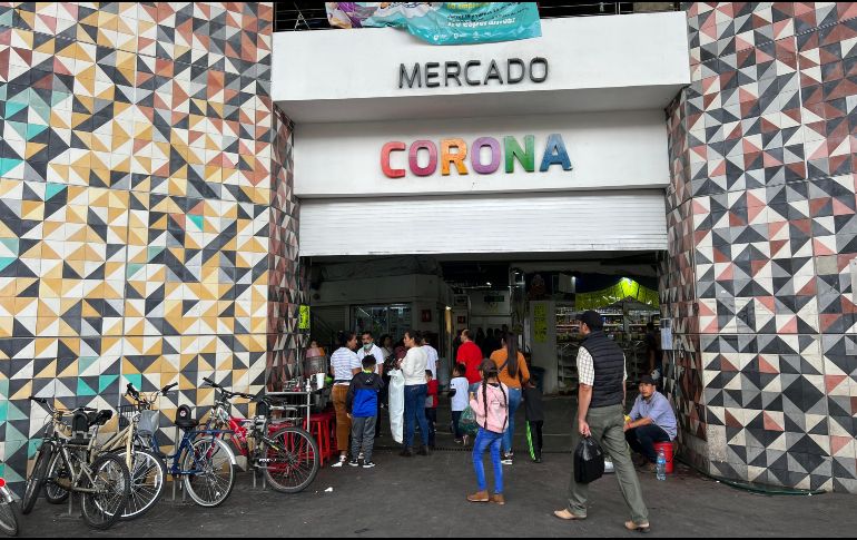 En total se evacuó a 80 personas trabajadoras del Registro Civil que se ubica dentro del mercado, así como 40 personas “flotantes”, es decir, visitantes del lugar. EL INFORMADOR / R. Bobadilla