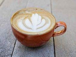 Esta bebida es una de las más populares para combatir el frío, por lo que su consumo aumenta en estas fechas. EFE/Jeffrey Arguedas