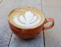 Esta bebida es una de las más populares para combatir el frío, por lo que su consumo aumenta en estas fechas. EFE/Jeffrey Arguedas